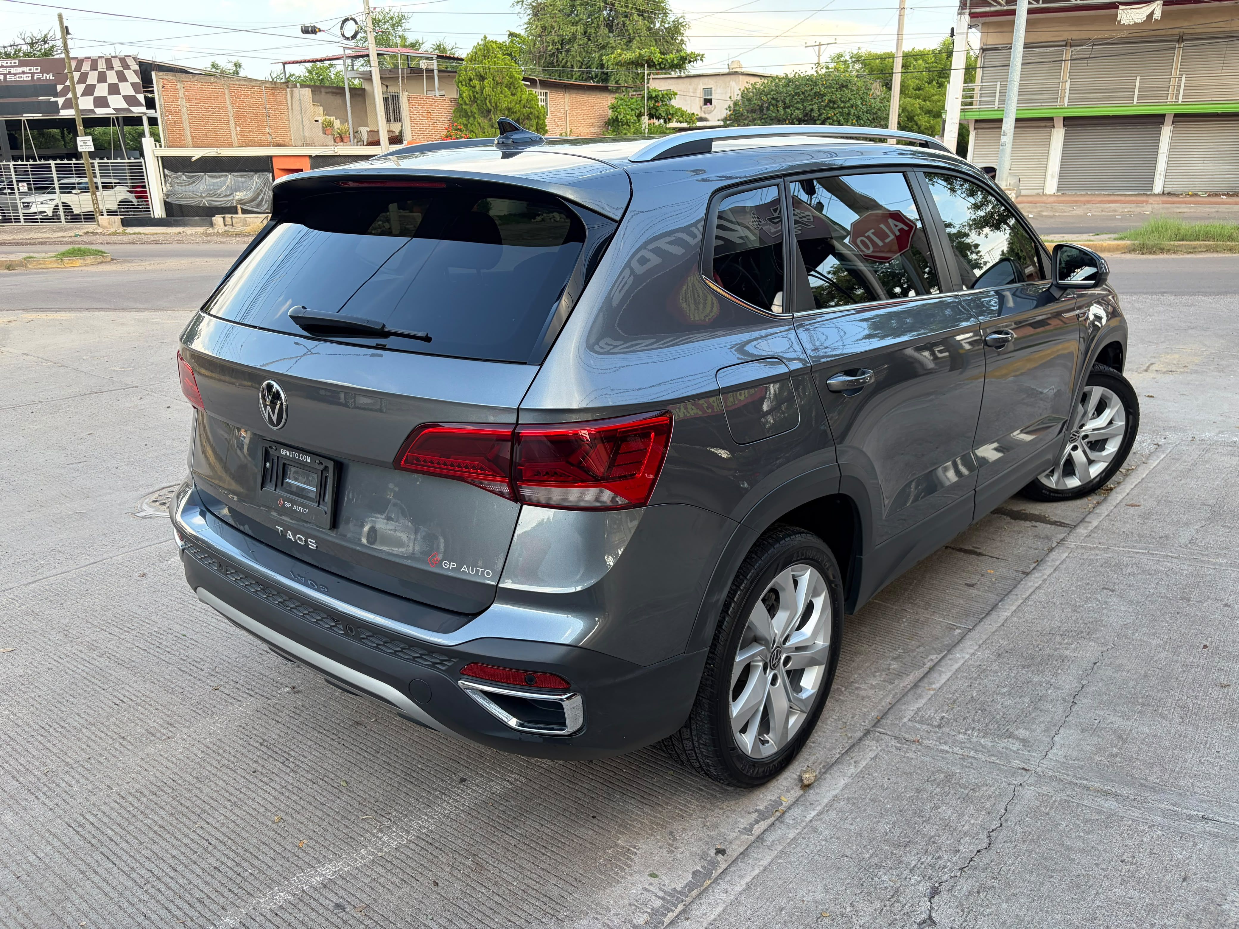 VOLKSWAGEN TAOS
