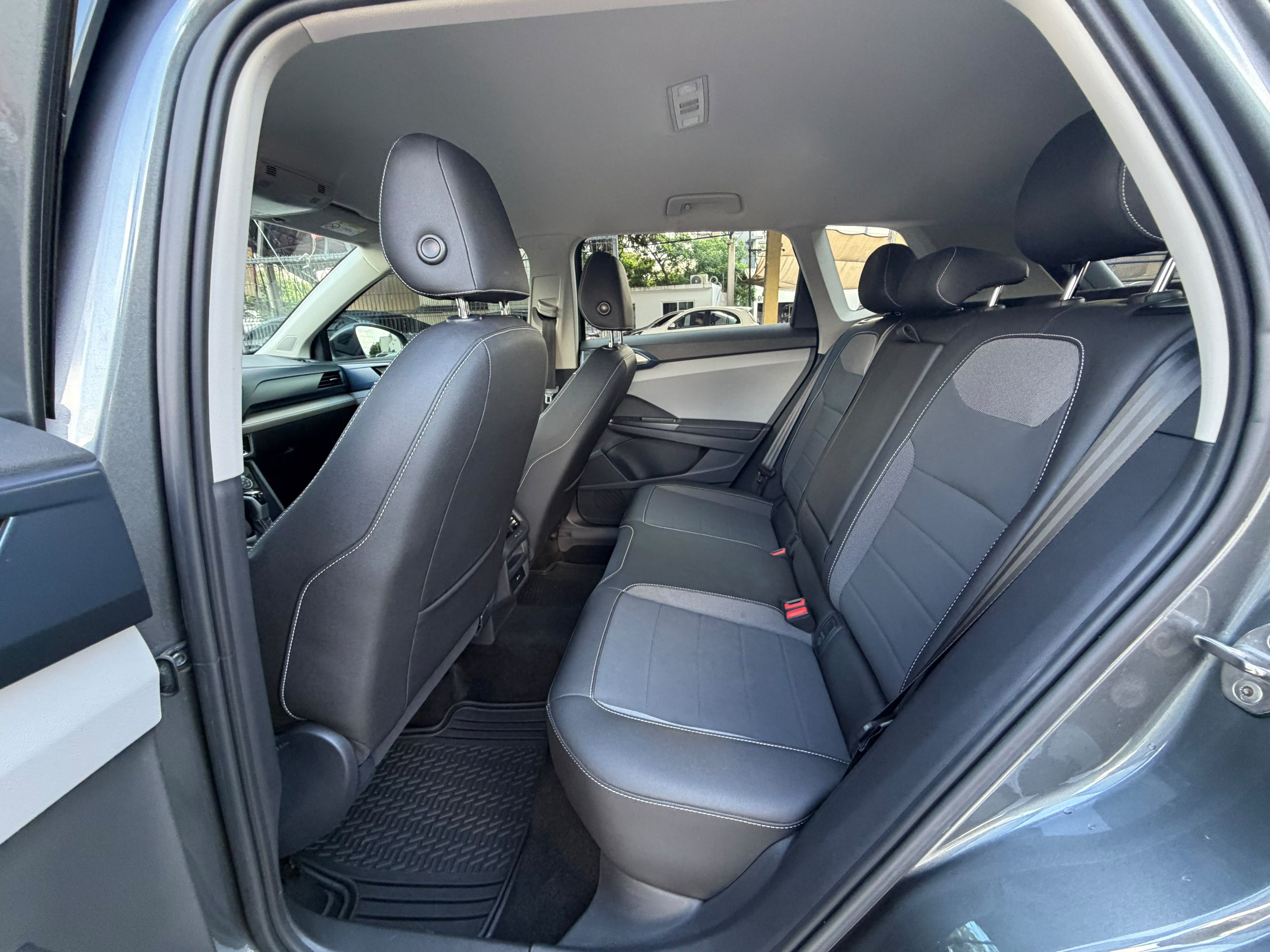 VOLKSWAGEN TAOS