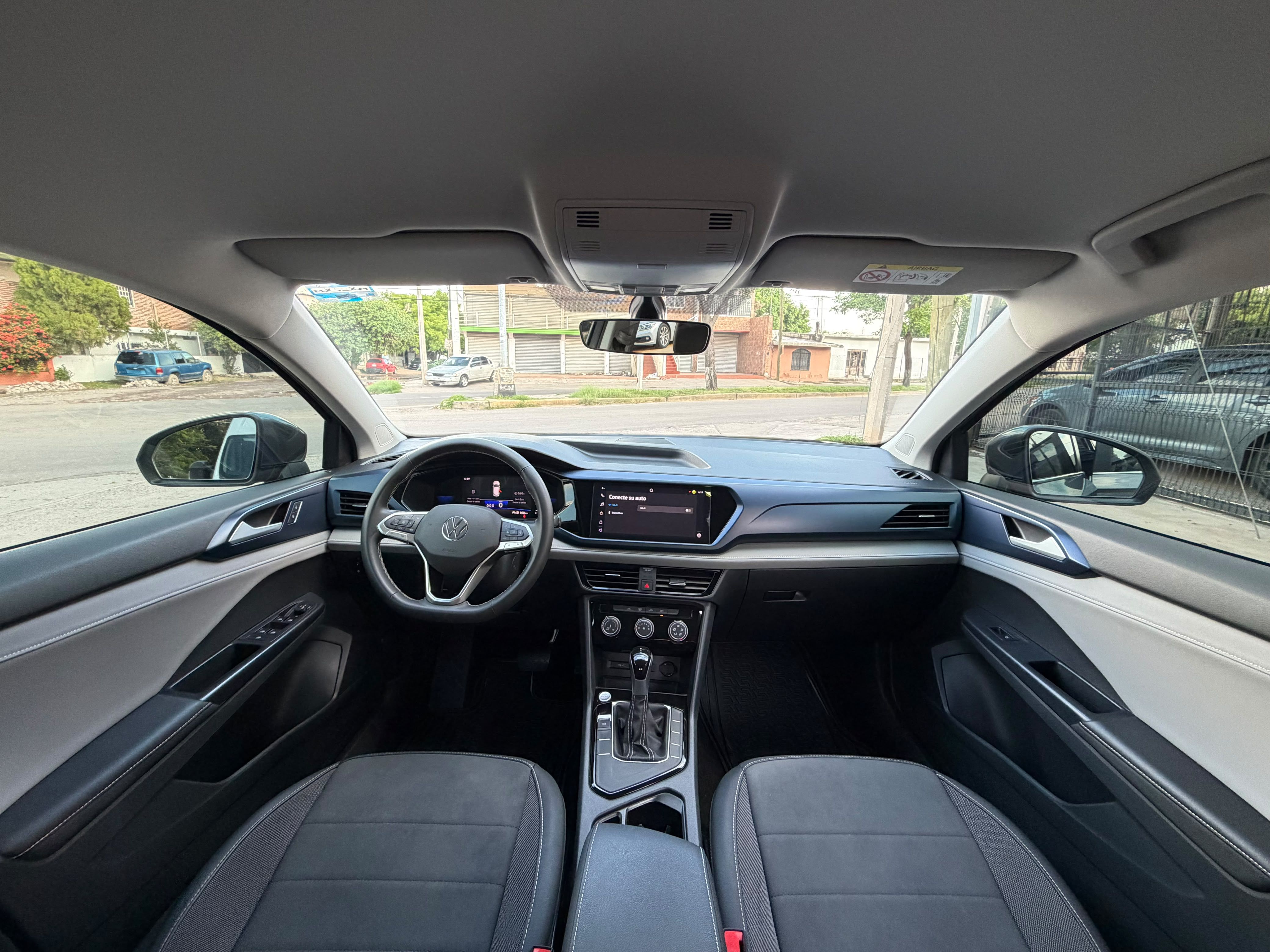VOLKSWAGEN TAOS