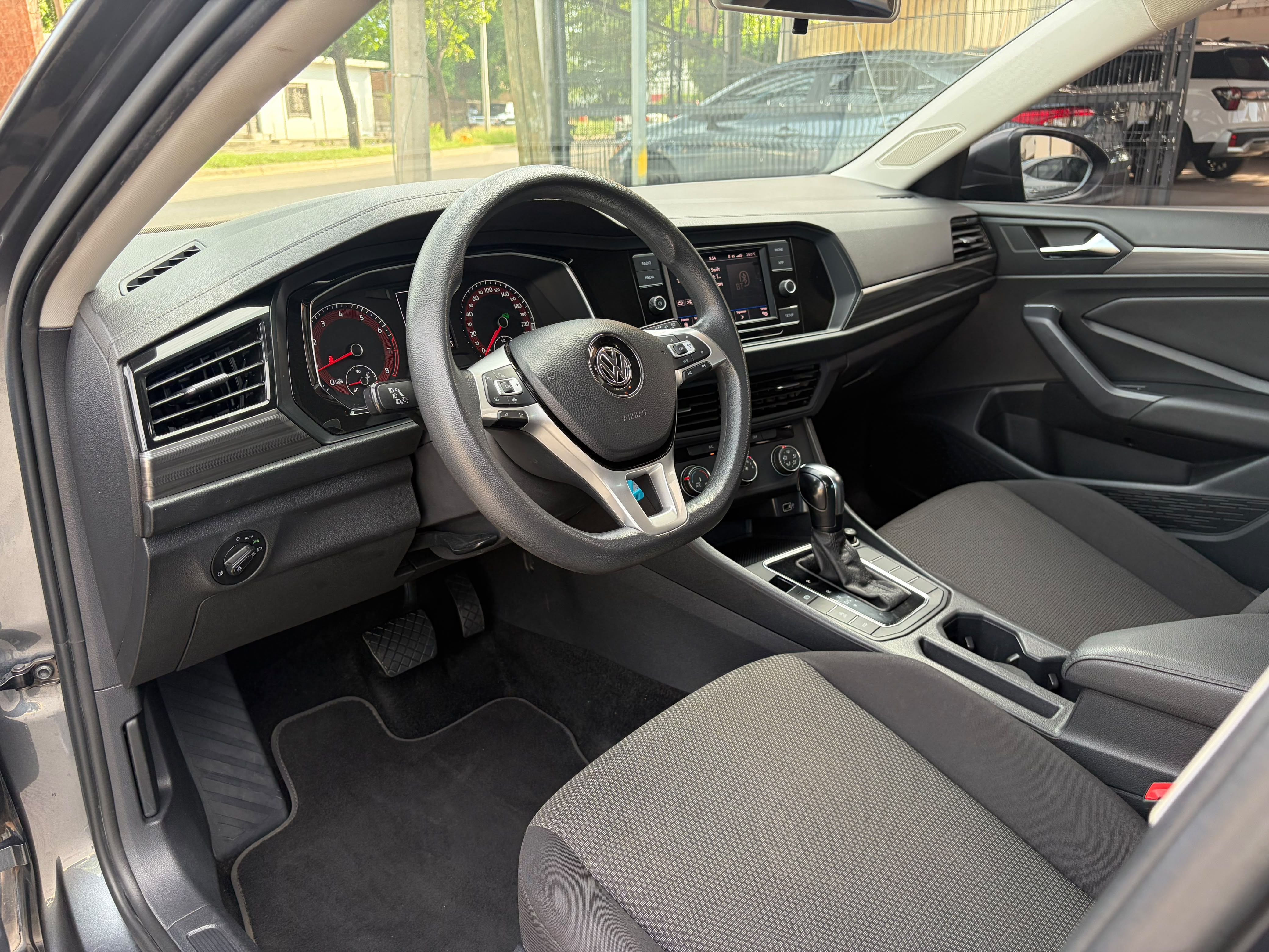 VOLKSWAGEN JETTA