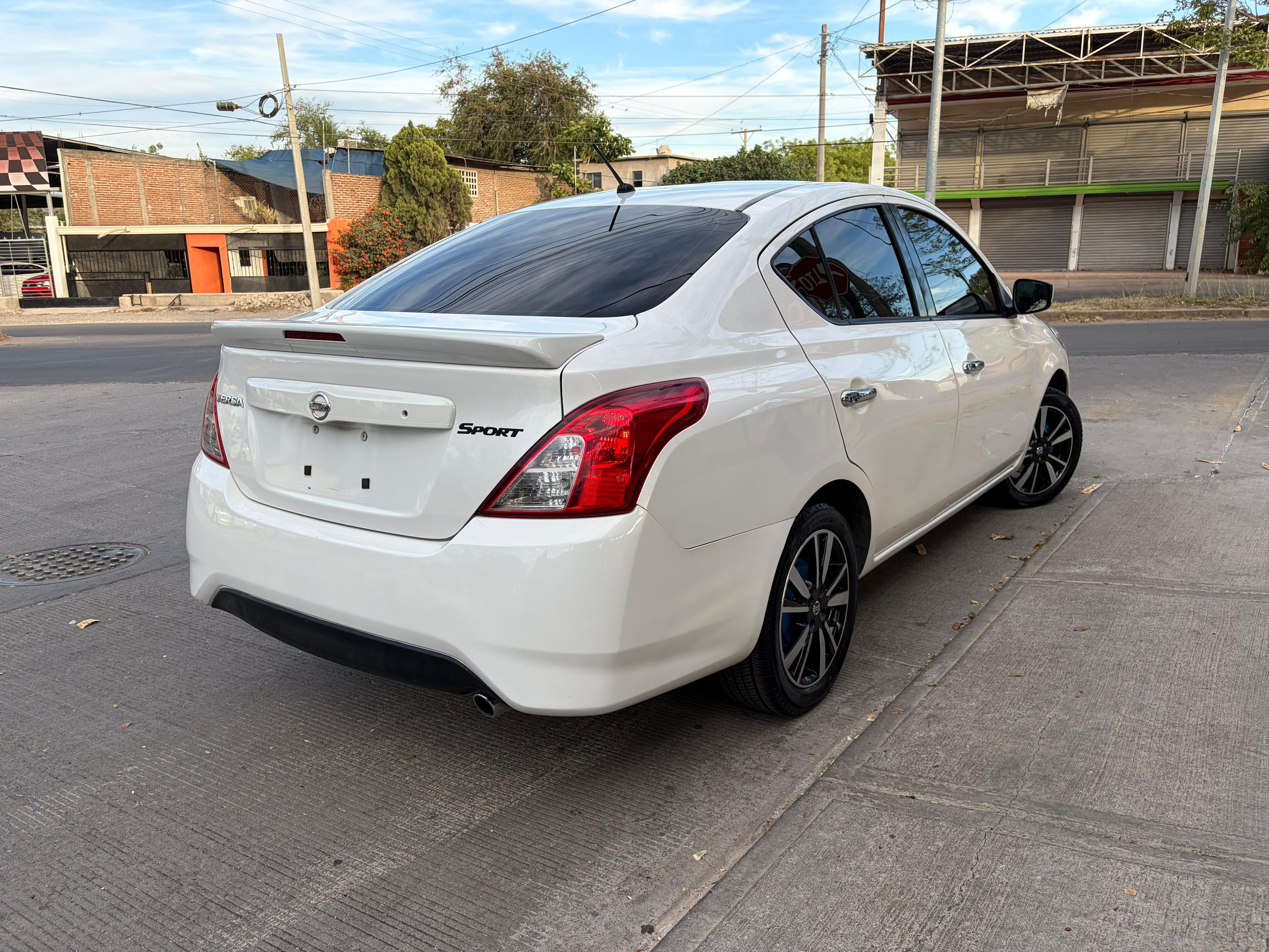 NISSAN VERSA