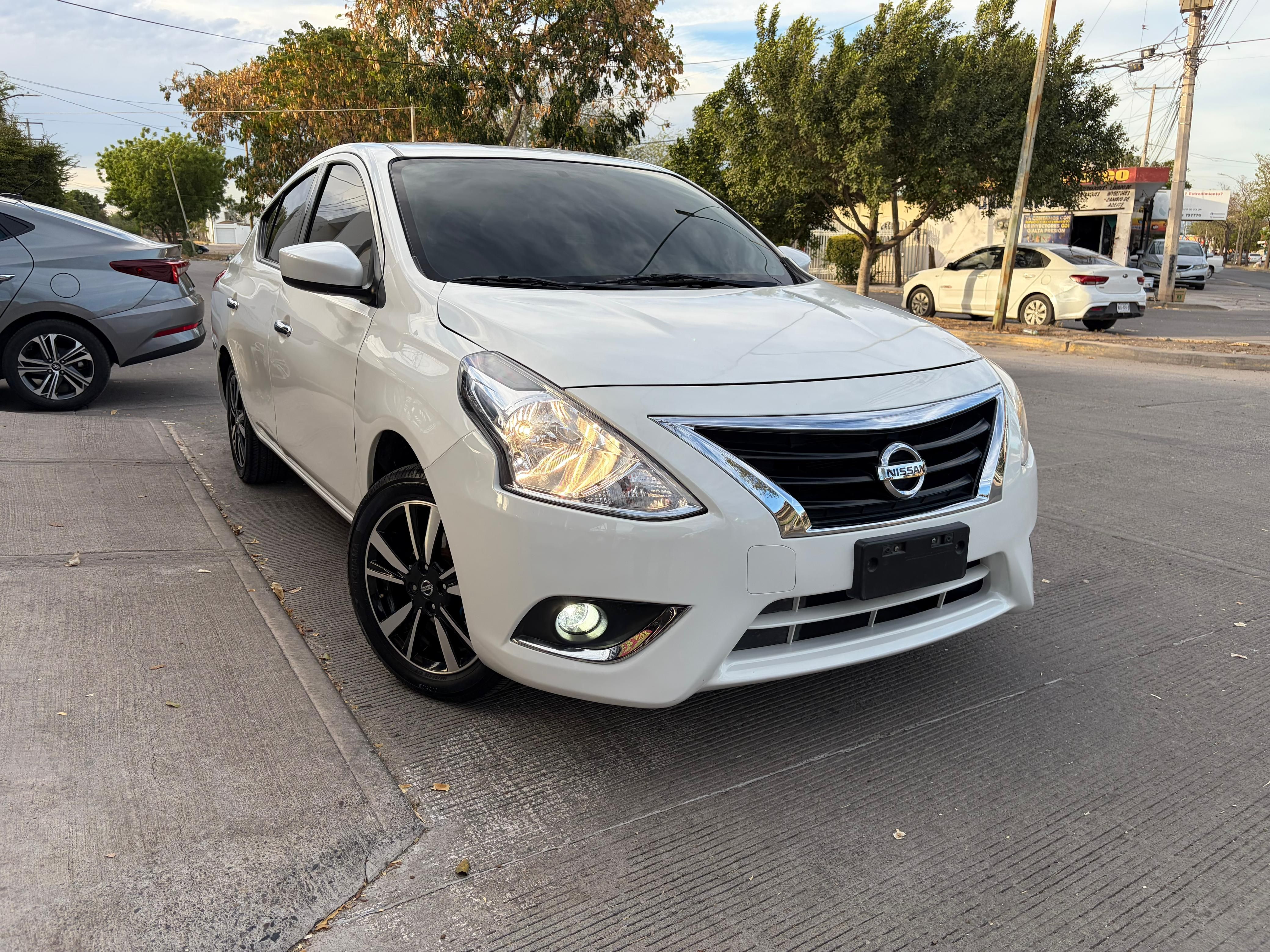 NISSAN VERSA