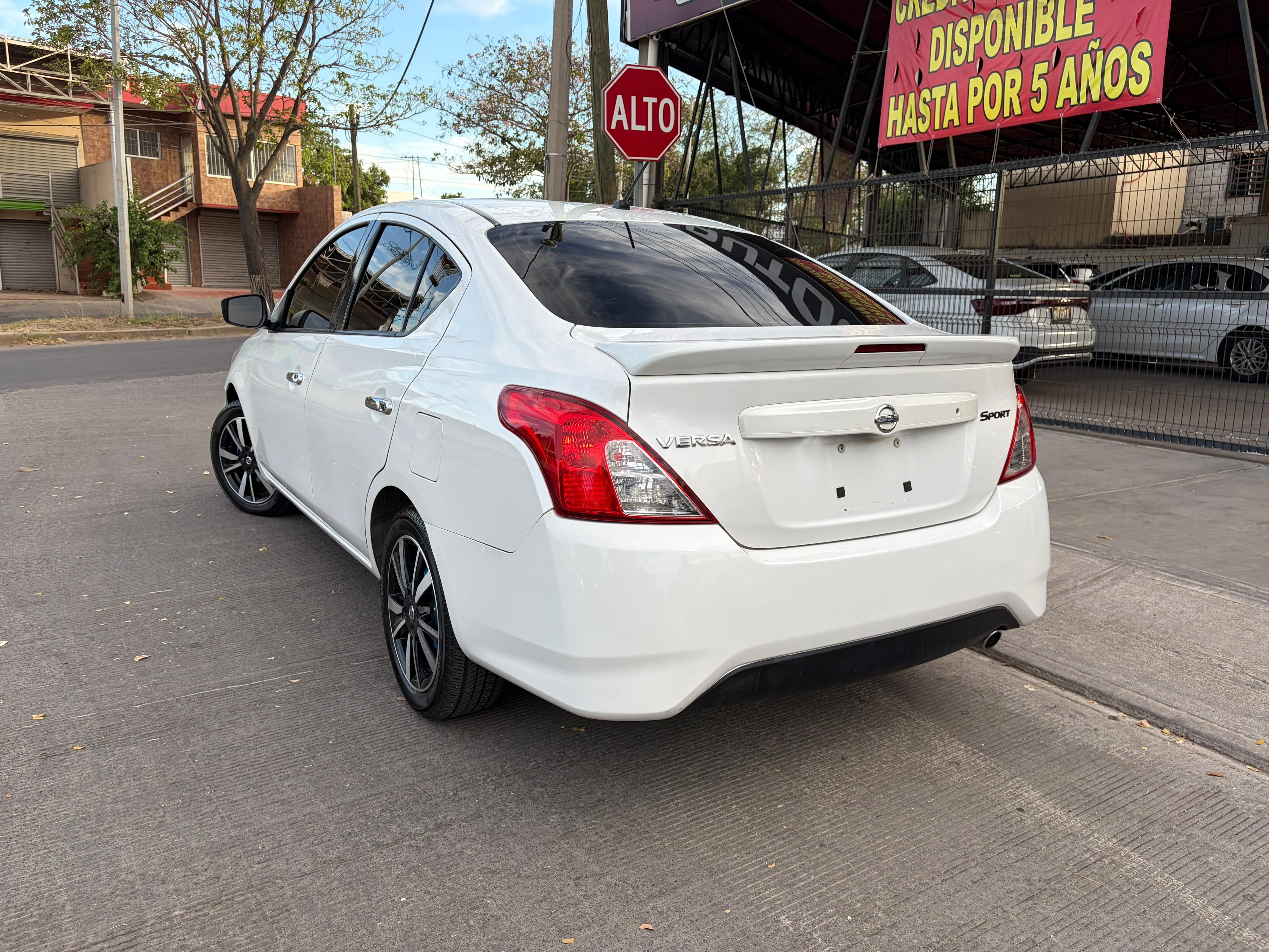 NISSAN VERSA