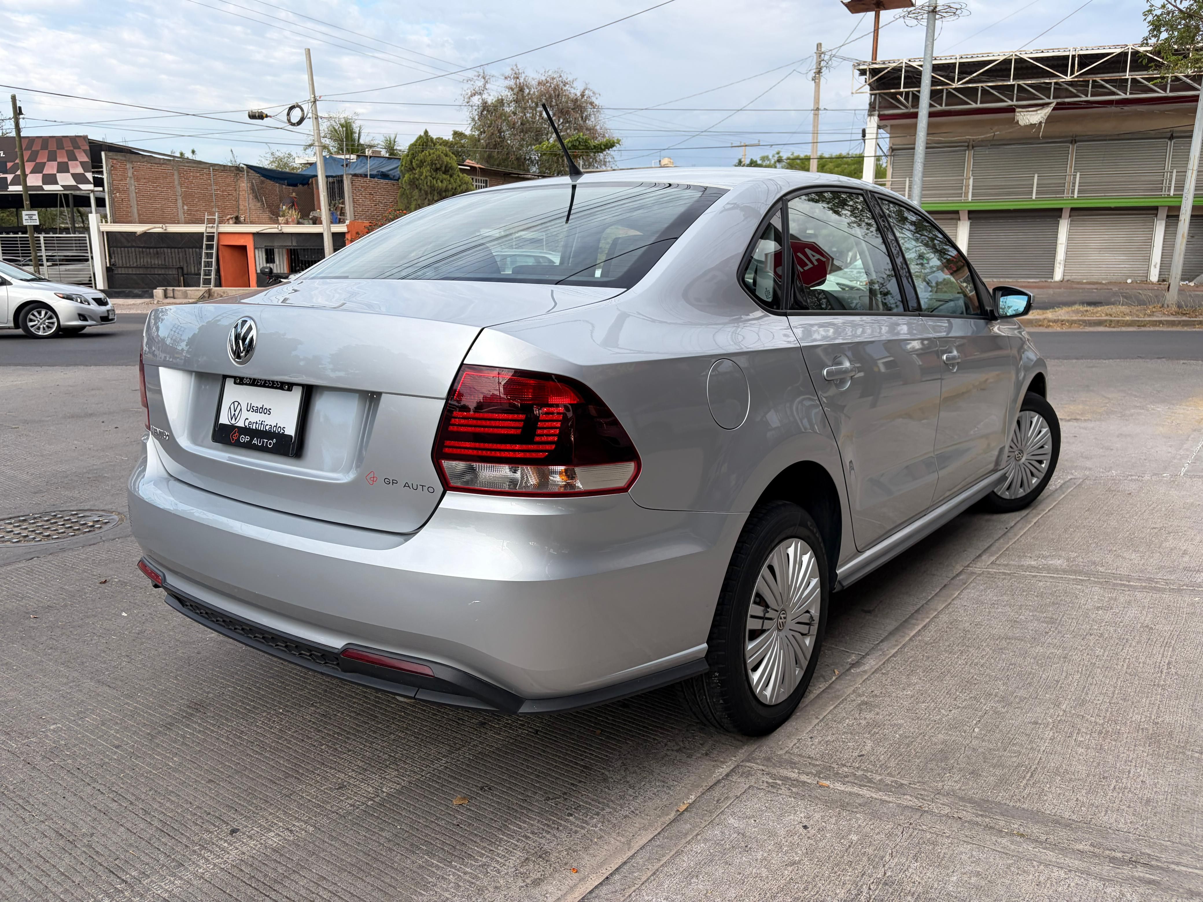 VOLKSWAGEN VENTO