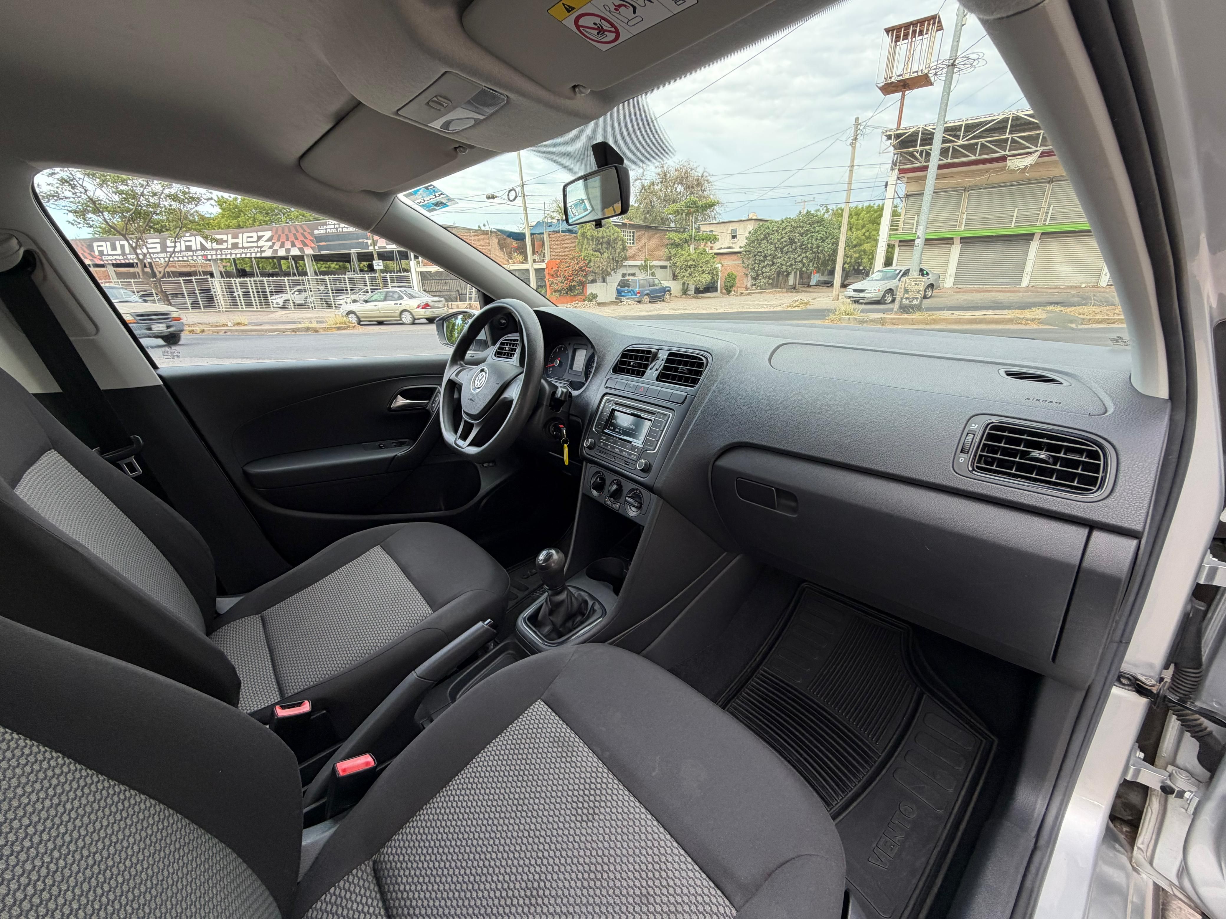 VOLKSWAGEN VENTO