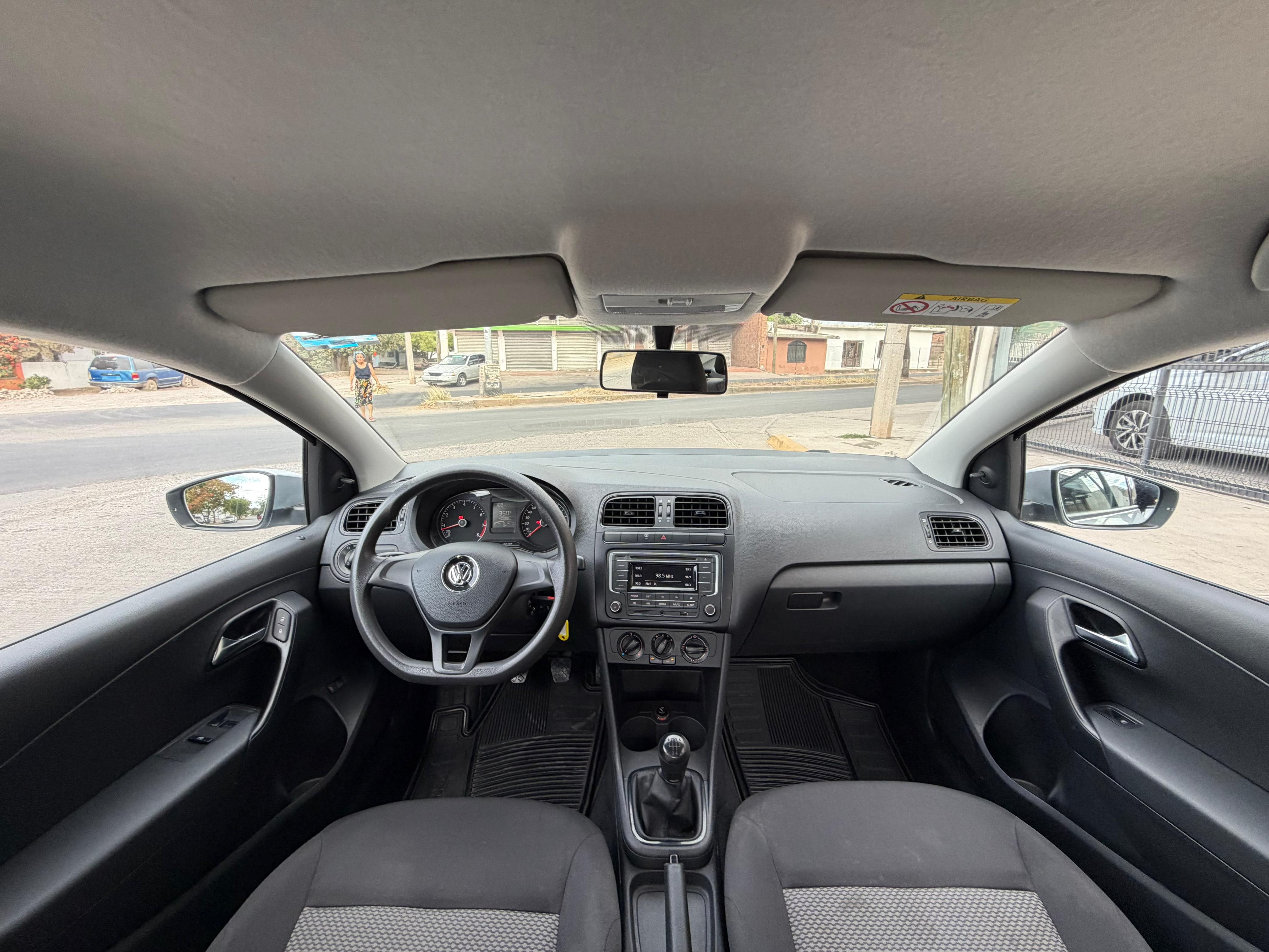VOLKSWAGEN VENTO