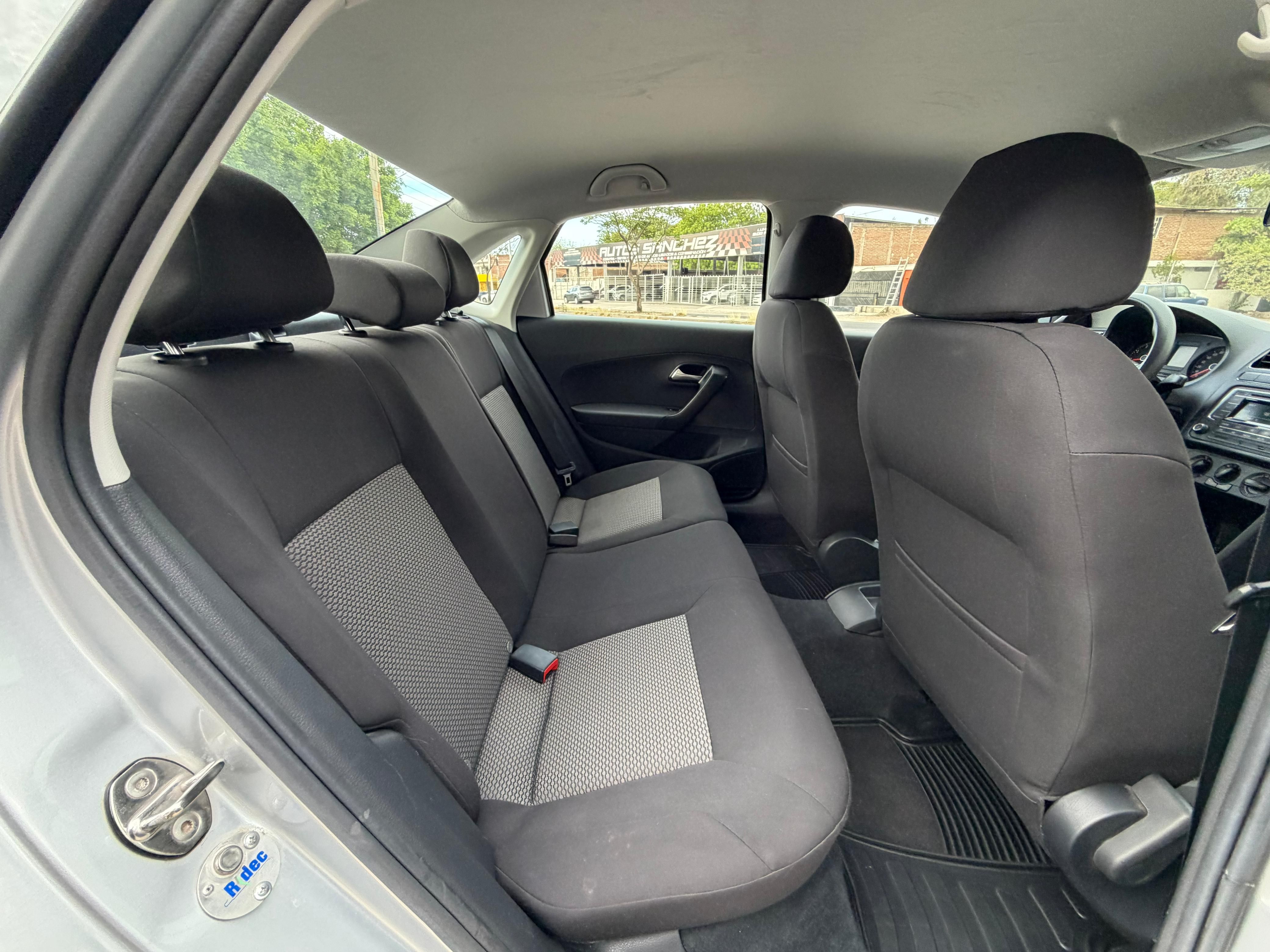 VOLKSWAGEN VENTO