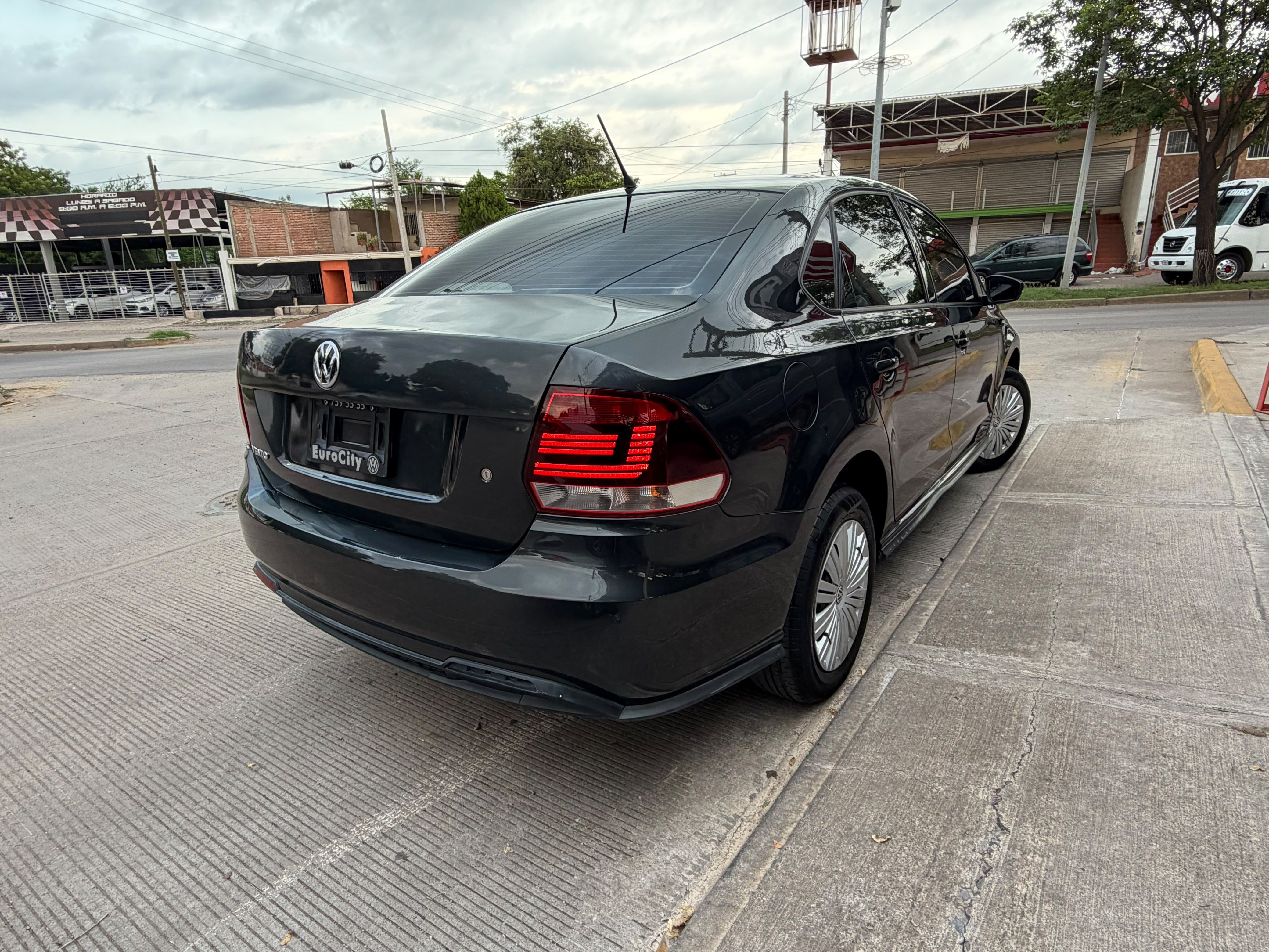 VOLKSWAGEN VENTO