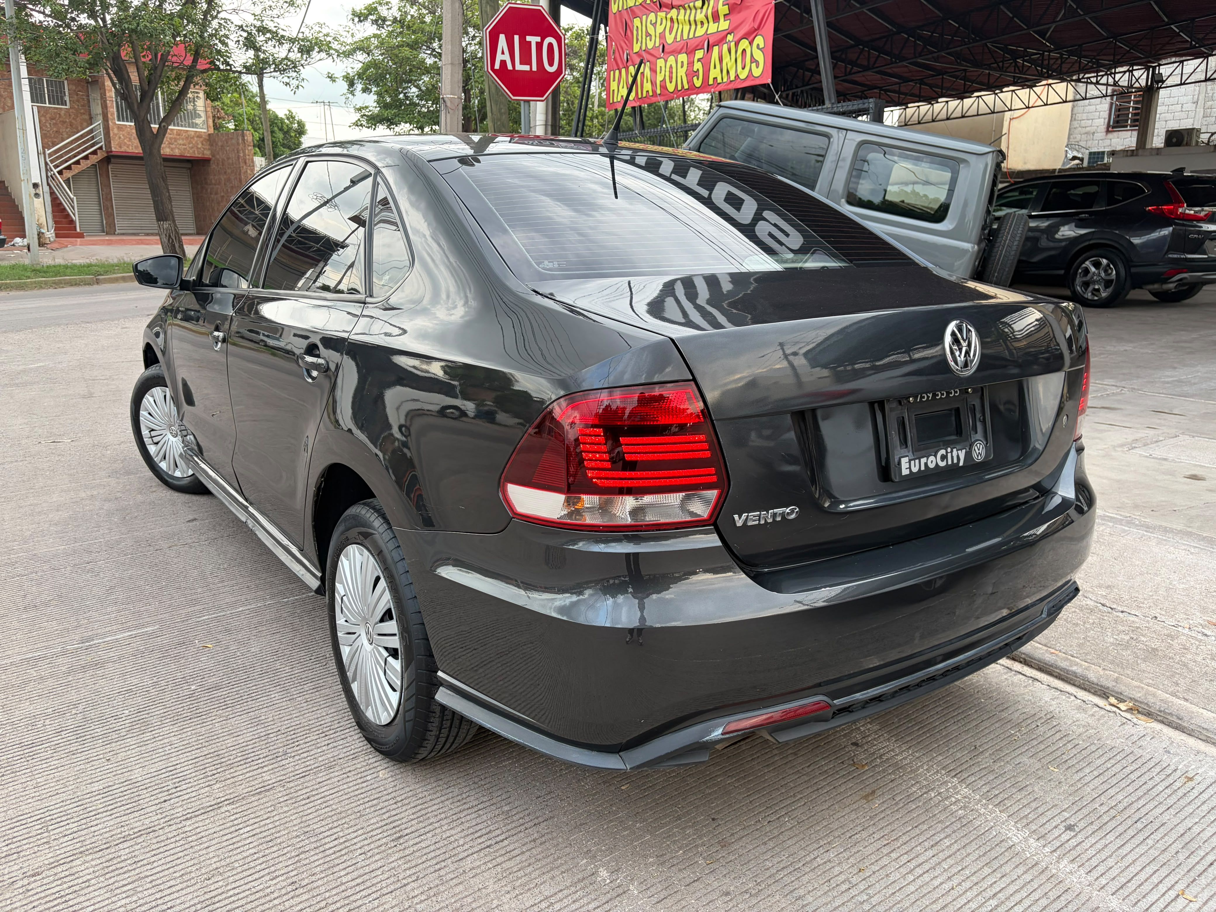 VOLKSWAGEN VENTO