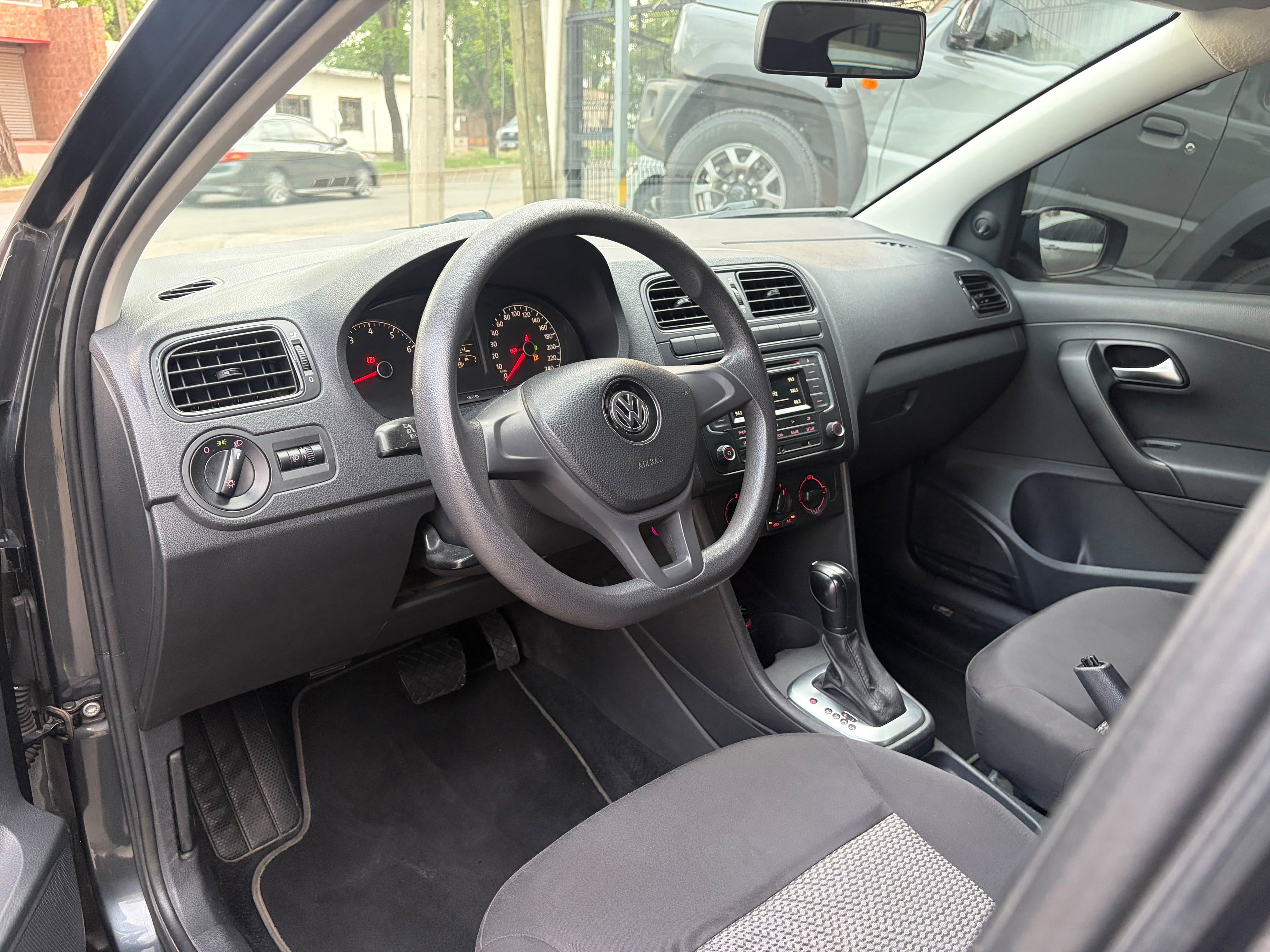 VOLKSWAGEN VENTO