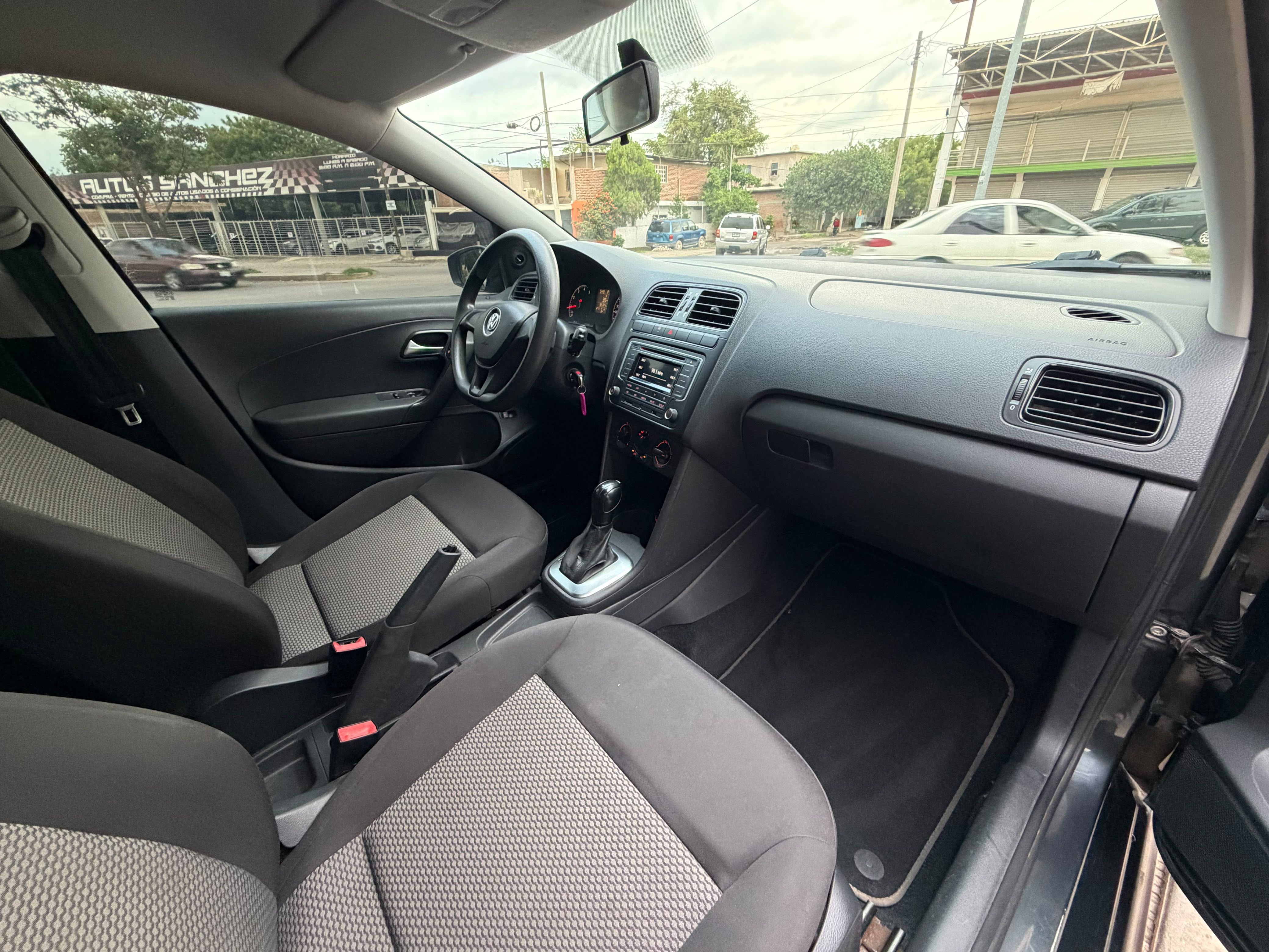 VOLKSWAGEN VENTO