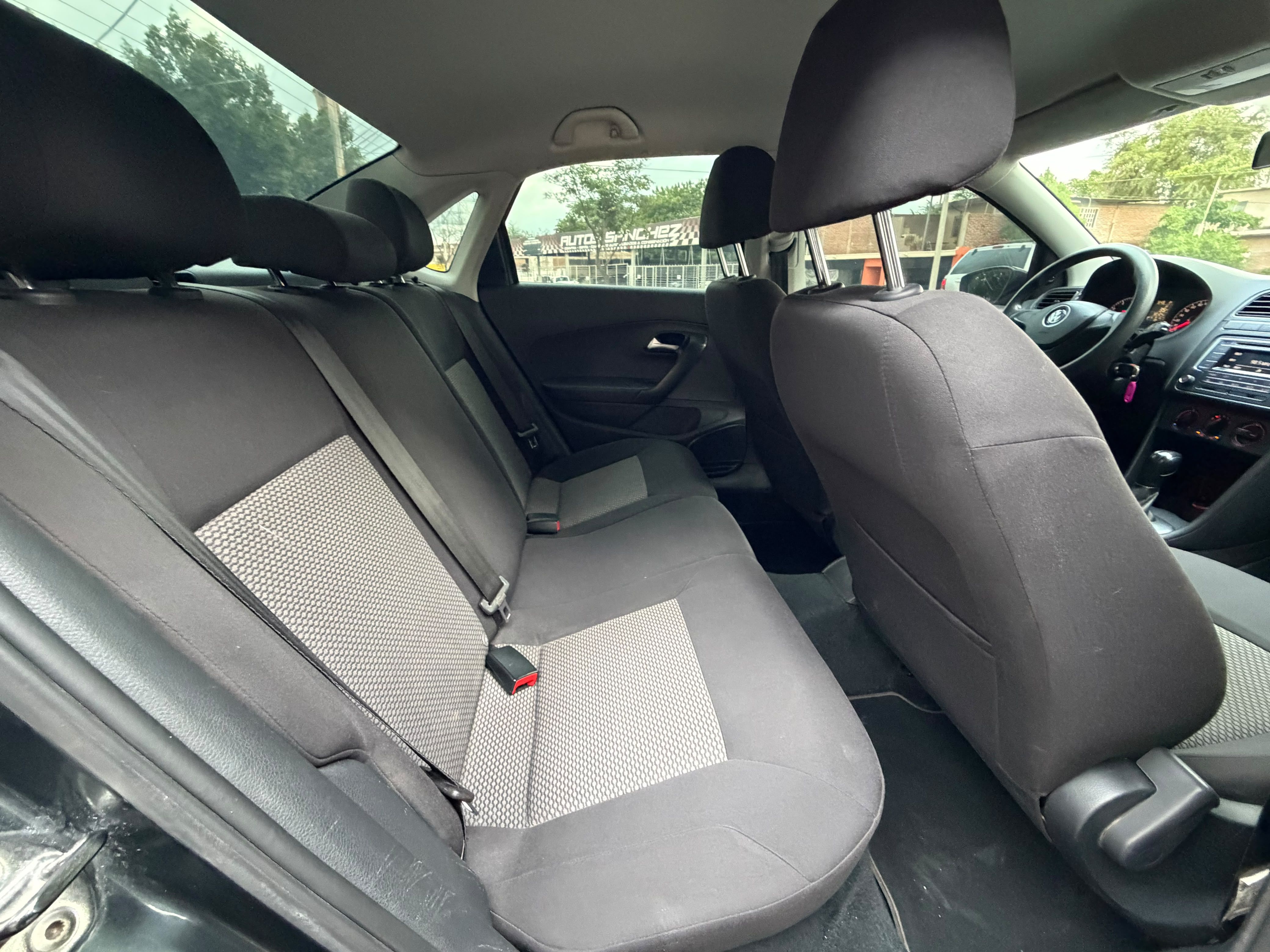 VOLKSWAGEN VENTO