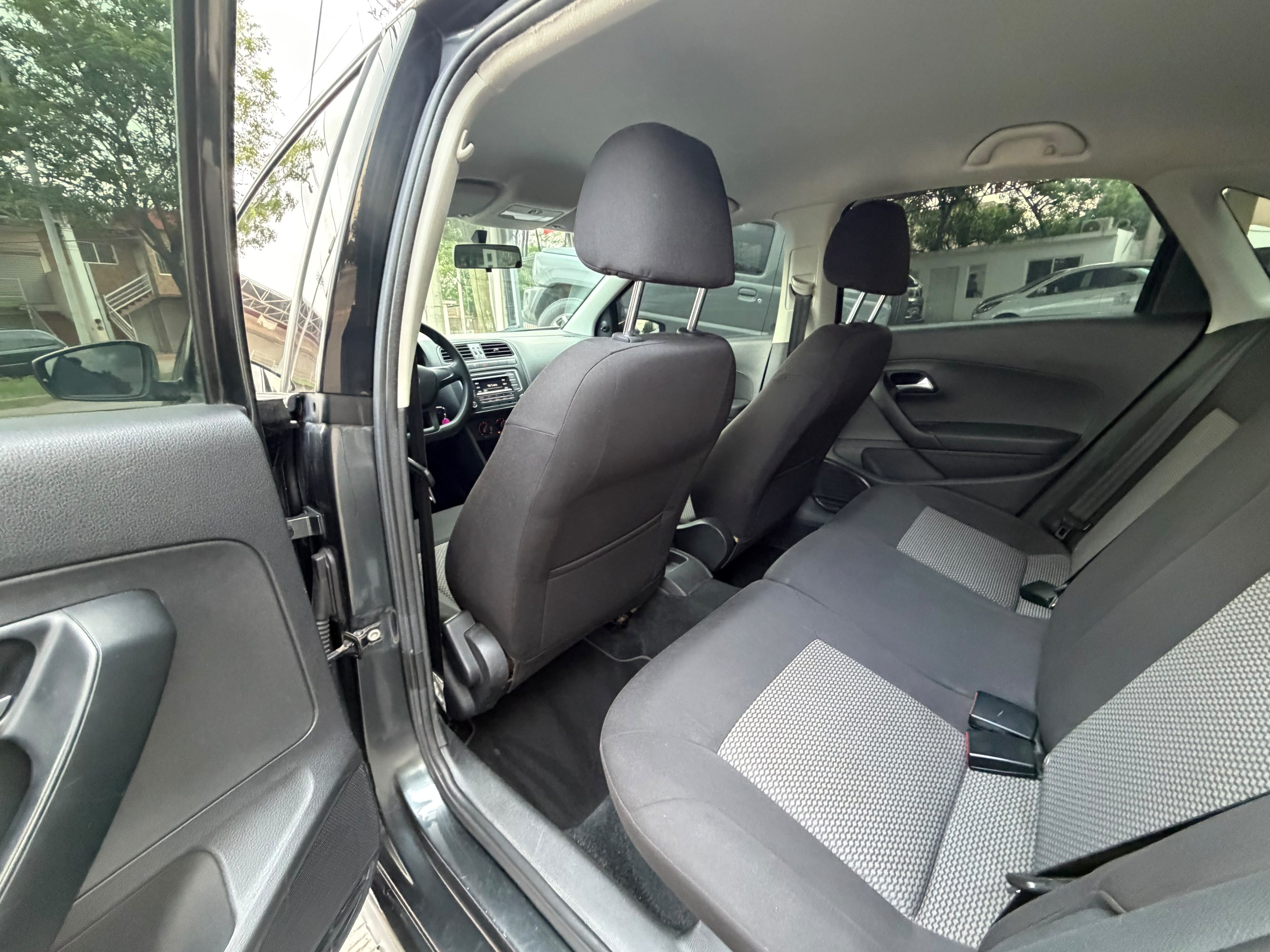 VOLKSWAGEN VENTO