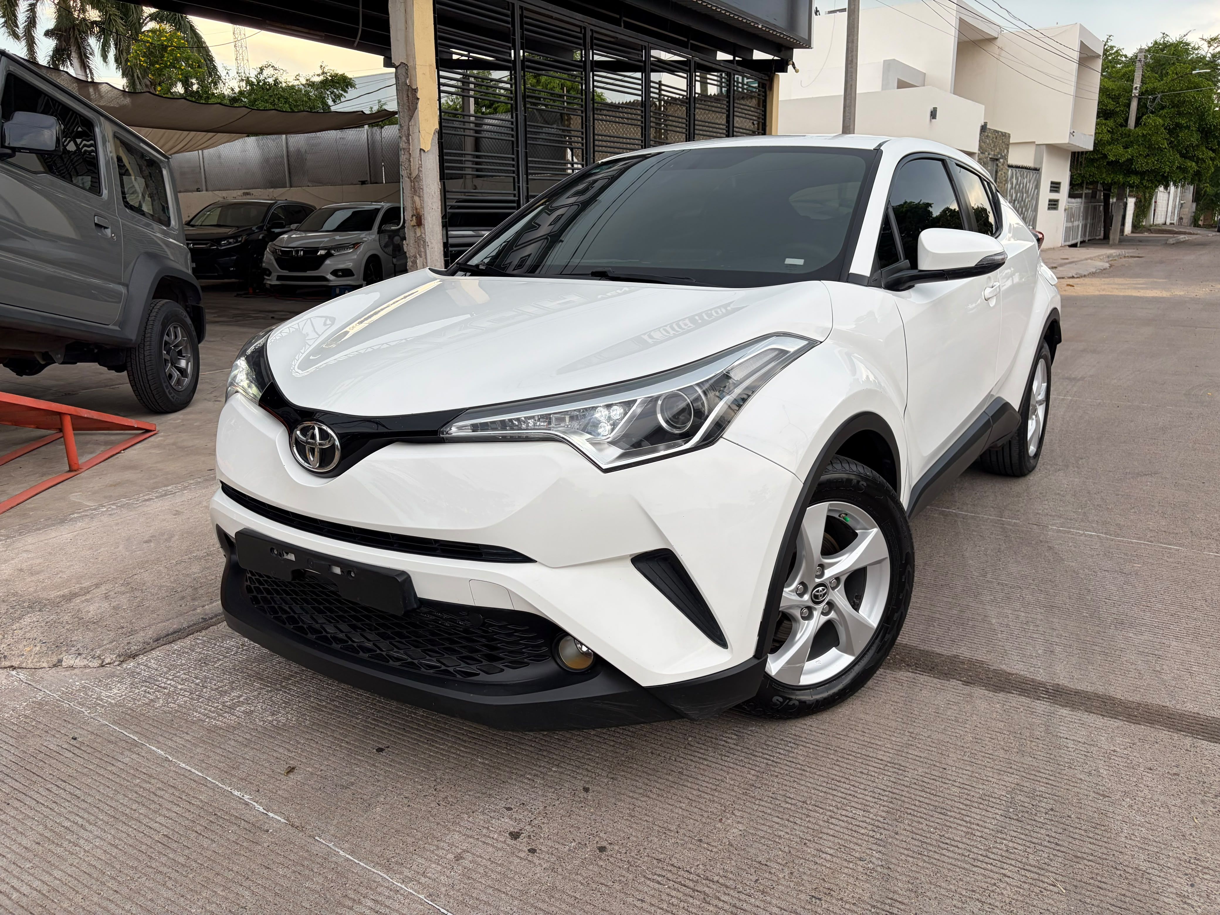 TOYOTA CHR