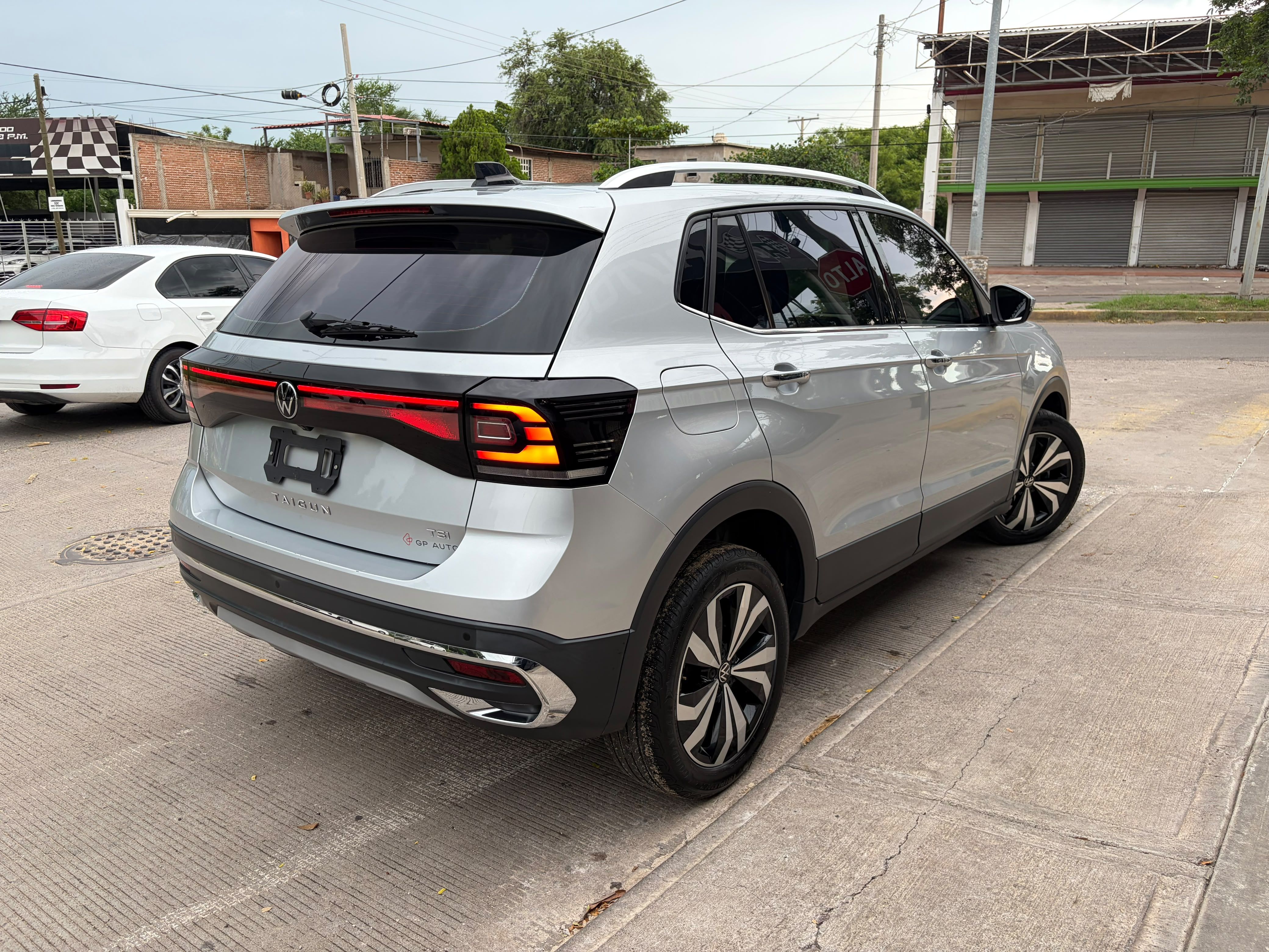 VOLKSWAGEN TAIGUN